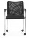 Location de fauteuil JIMMY R avec assise confort tissu noir et dossier tissu résille. 4 pieds métalliques sur roulettes.